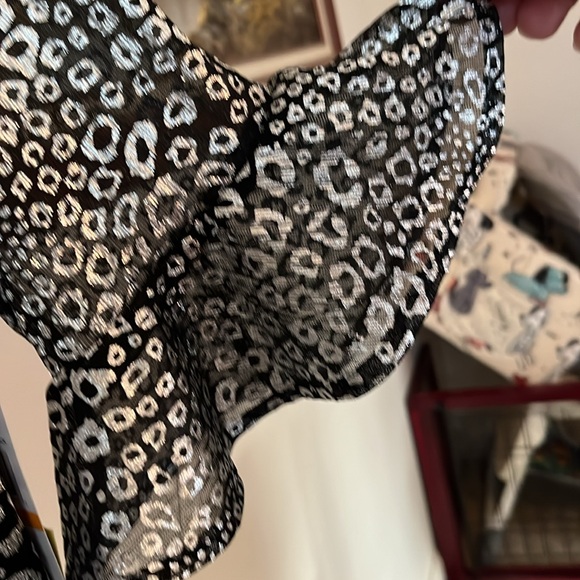 CECE BELL SLEEVE LINED METALIC BLOUSE. NWT. - Picture 3 of 10